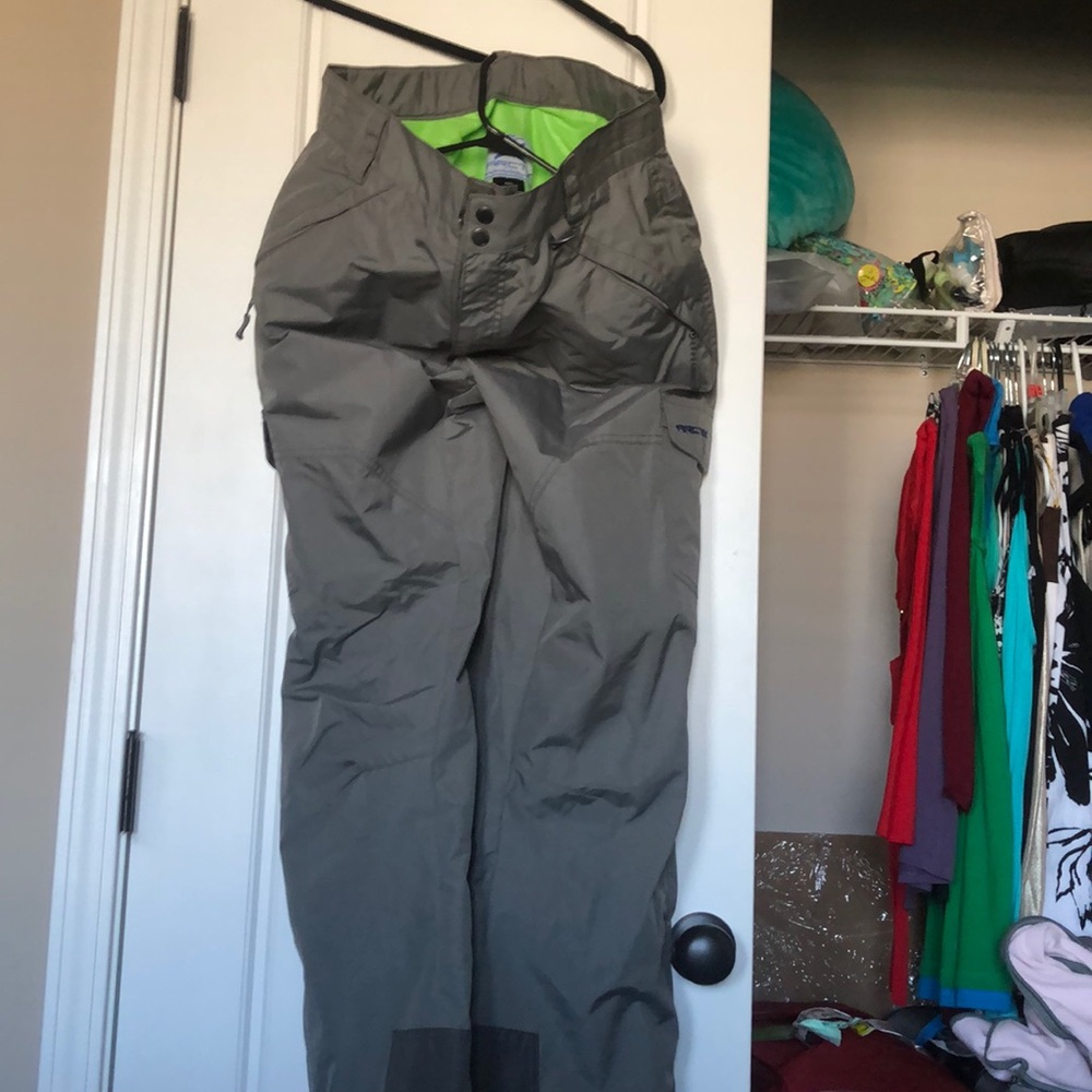 Gray men’s Arctix ski pants.